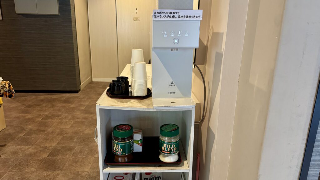 妙見館のウォーターサーバーとコーヒー・紅茶コーナー