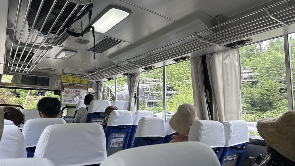 田沢湖駅から玉川温泉へ向かう路線バスの車窓の景色