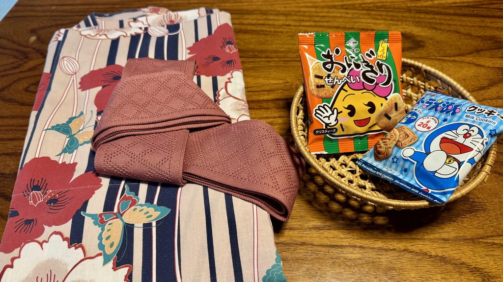 清流荘の浴衣と客室のお菓子