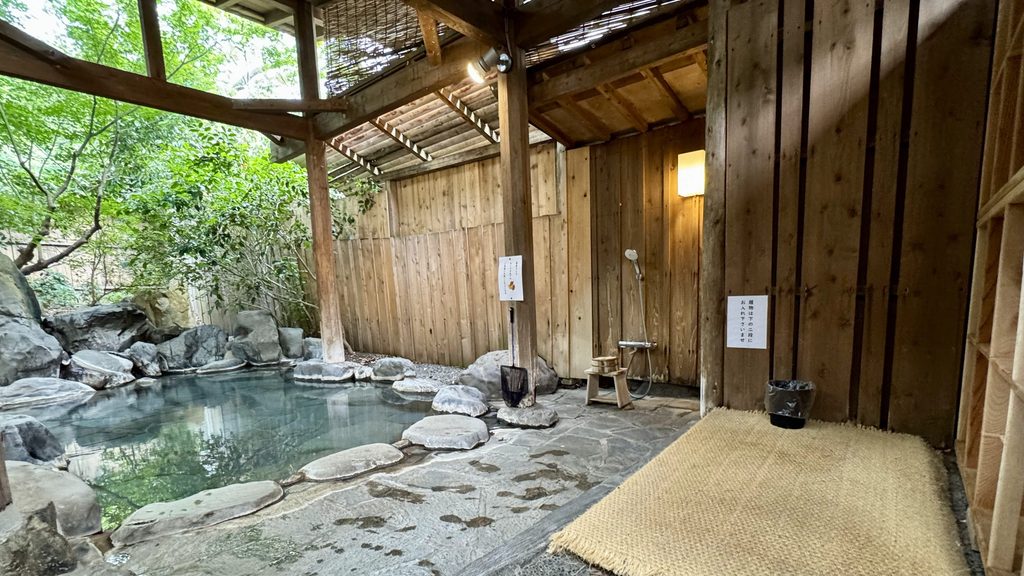 清流荘の露天風呂「ほたるの湯」