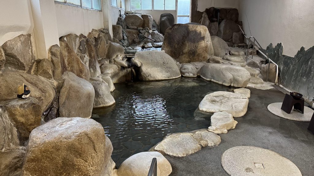 清流荘の岩風呂「豆狸の湯」