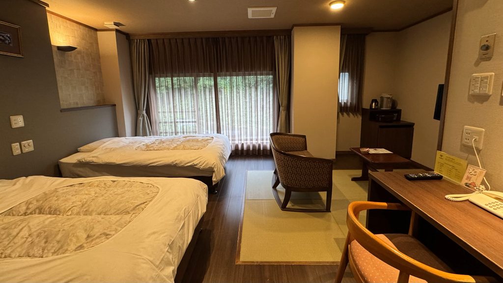 依山楼岩崎の和洋室