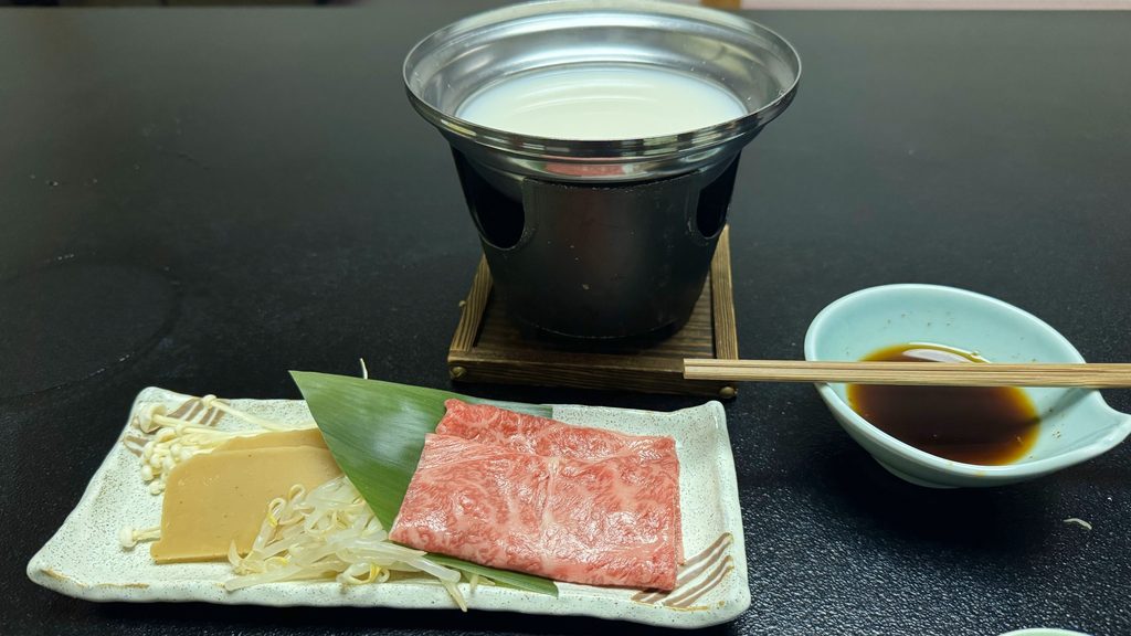 依山楼岩崎の夕食 お肉の小鍋